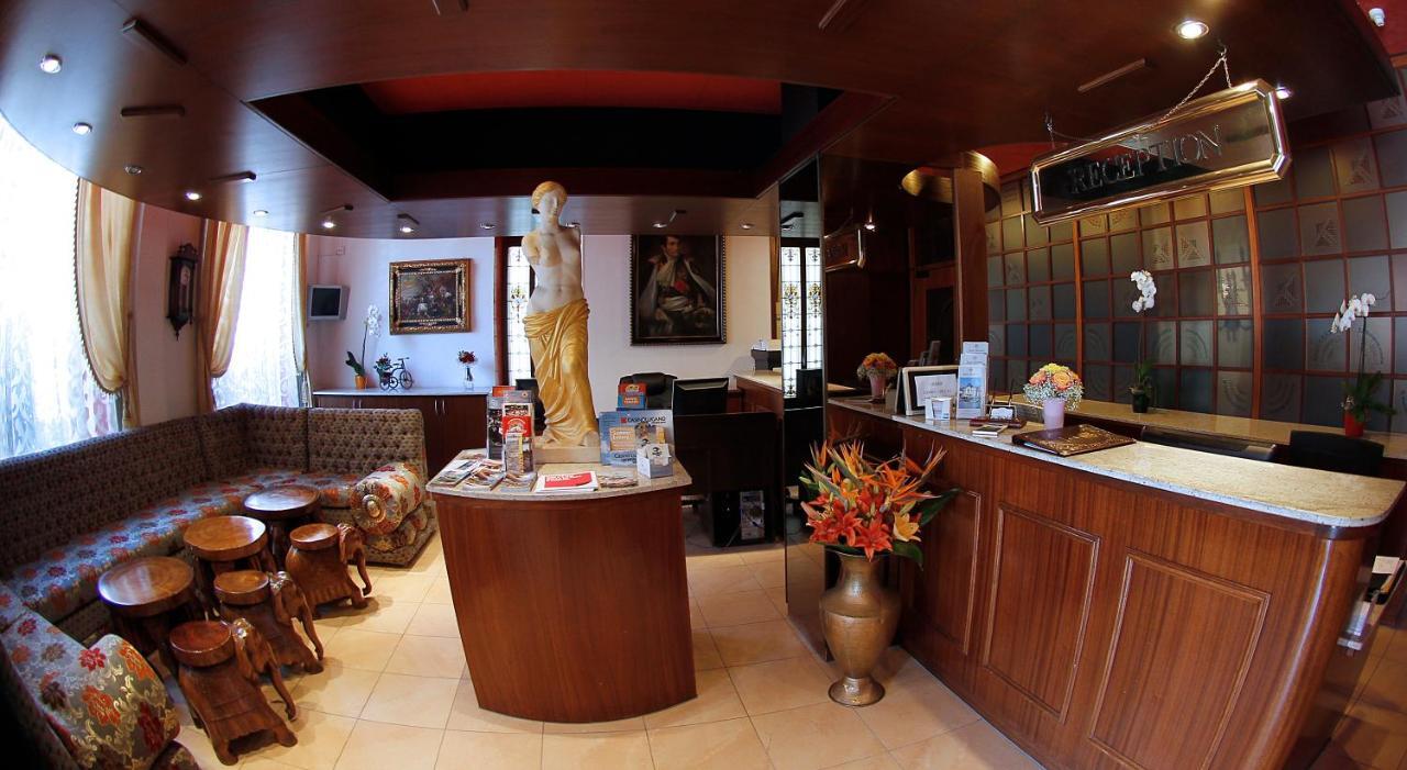 Victoria Hotel 3*