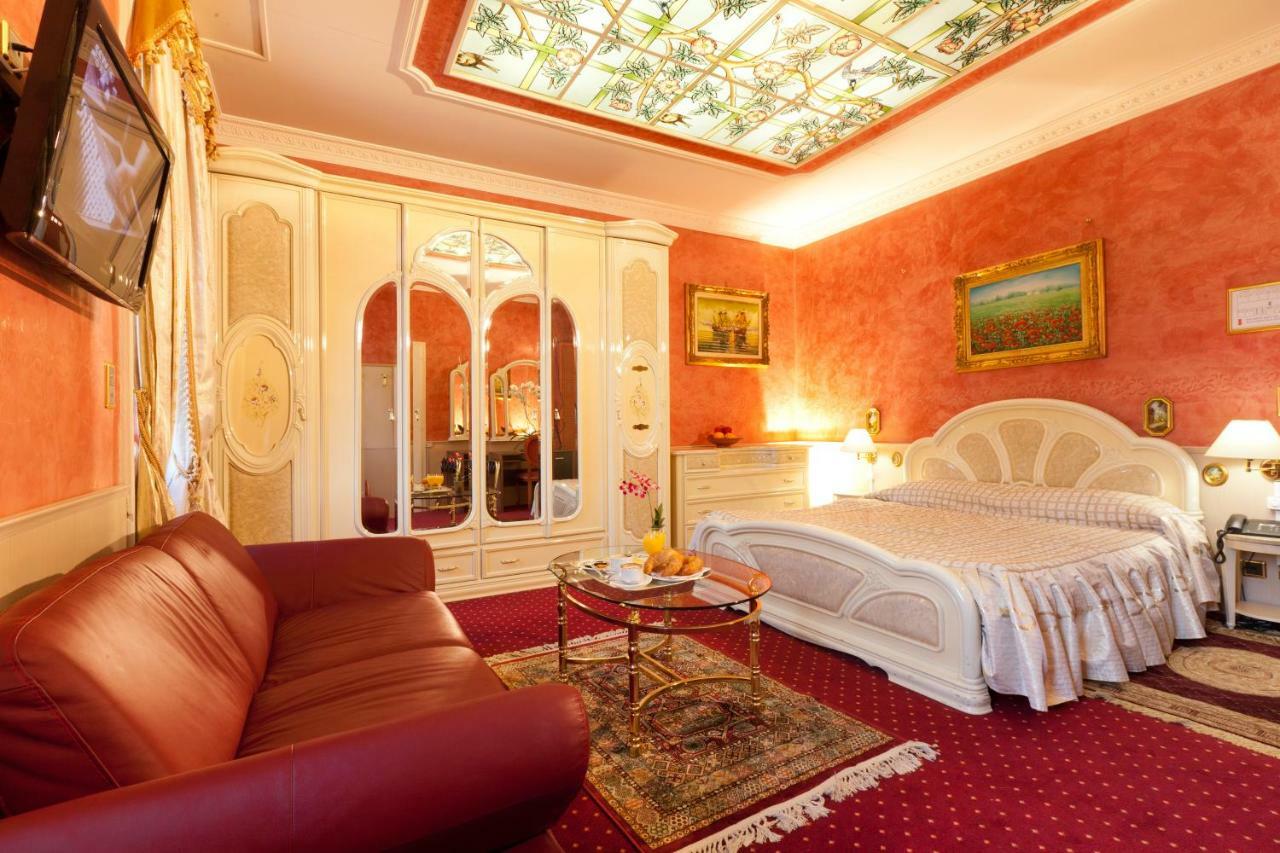 Victoria Hotel
